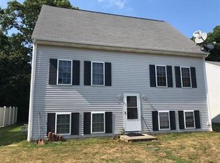 35 Slocum Farm Dr, Dartmouth, MA 02747