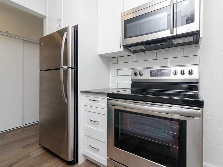 1017 Queens Ave #306 — Photo 18