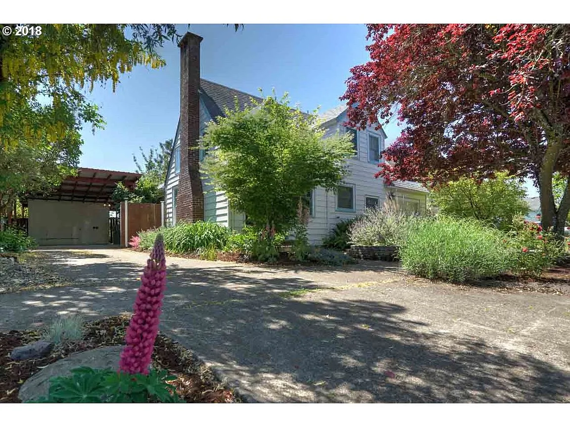 616 11th Ave SW photo 1