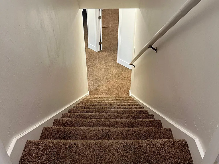 570 Horrocks Dr — Photo 14