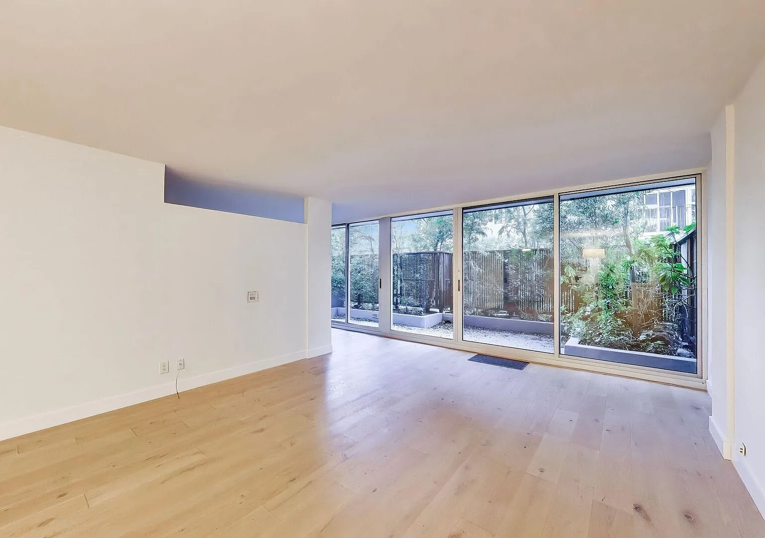 1 Bed Condo Apartment in Pacific Heights with parking! — Photo 1