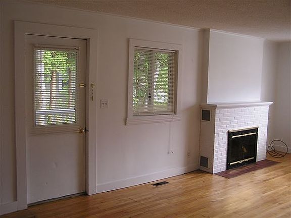 A natural fire place with a built in heatilator. You'r livi