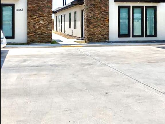 2nd image of 1223 Whiteoak Dr APT 3