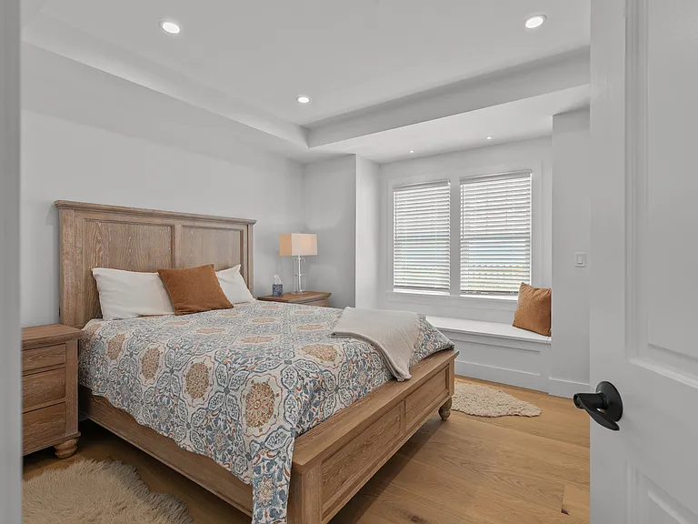 109 Carroll Ave — Photo 17