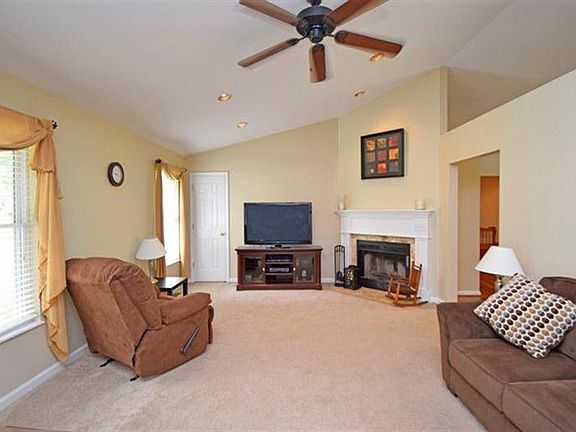 4th image of 6401 Evelyn Dr
