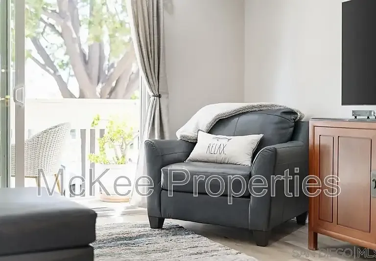 516 E Ave — Photo 5