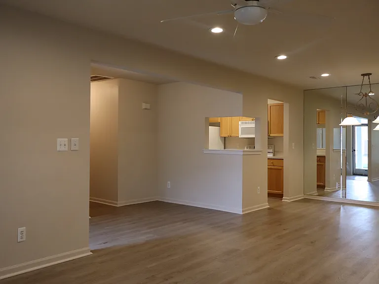 4580 Berkshire Dr — Photo 10