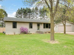 516 Hillock Ct NW, Isanti, MN 55040