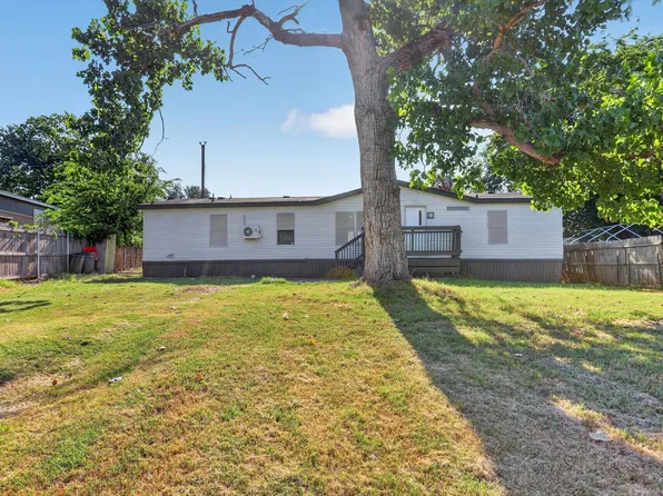 1564 Chaparral Ln, Azle, TX 76020