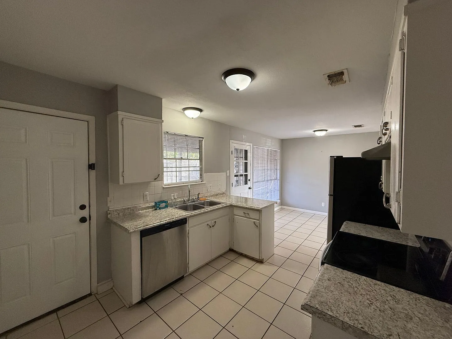 Completely Remodeled 3 Bedroom 2 Bath, 2 Car Garage Available Now! — Photo 4