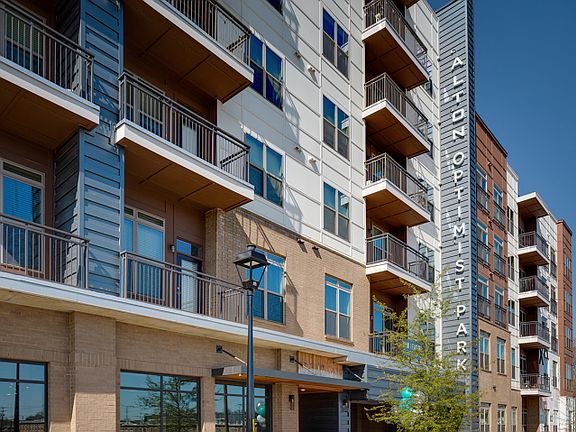 Uptown Charlotte Lifestyle