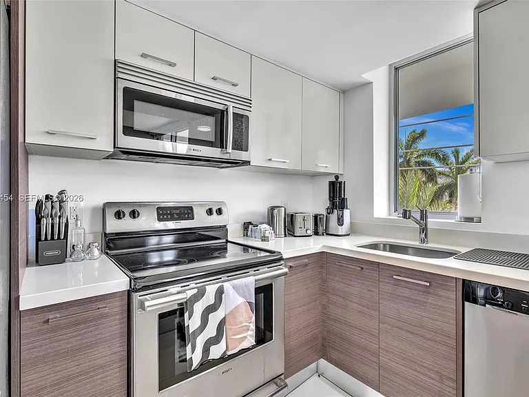 9901 E Bay Harbor Dr #403 — Photo 18
