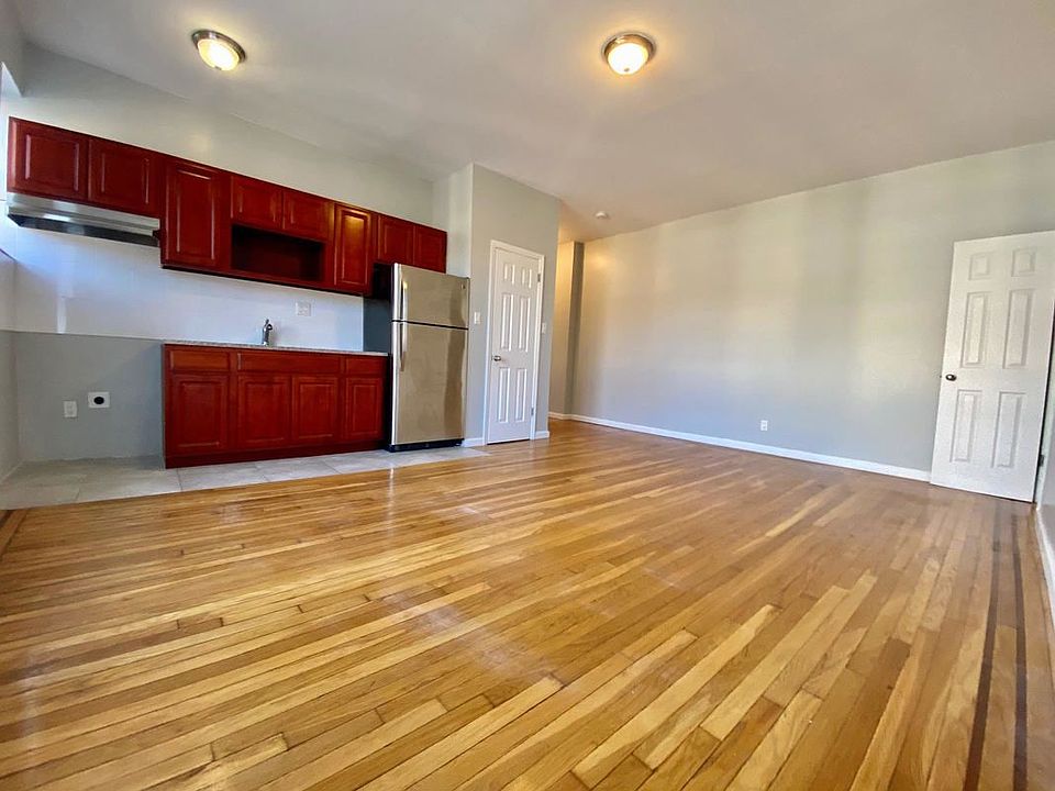 1st image of 520 Lincoln Pl #B5