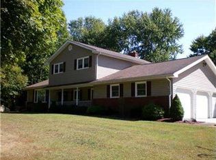1101 Blue Sky Dr, New Castle, PA 16105