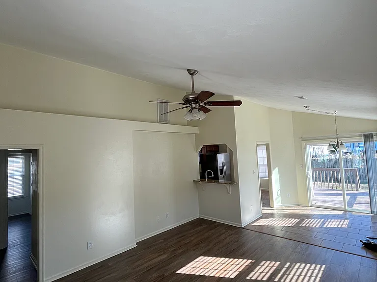 228 Abingdon Cir — Photo 6