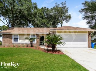 1645 E Ponderosa Pine Dr, Jacksonville, FL 32225