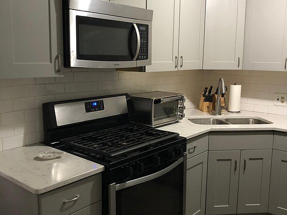 4th image of 68 Robinhood Dr