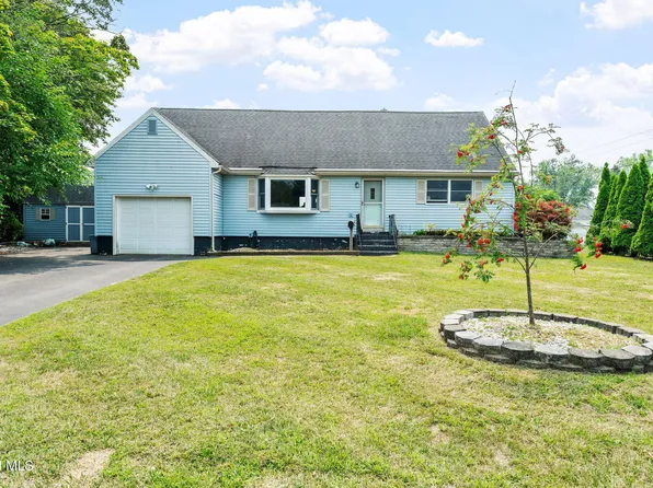 1 Snaffle Ring, Colonie, NY 12205