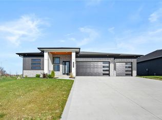 15531 Springbrook Trl, Urbandale, IA 50323