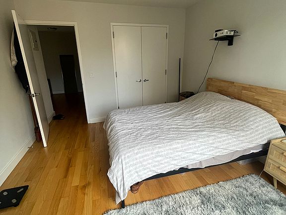 3rd image of 235 W 48th St APT 32M