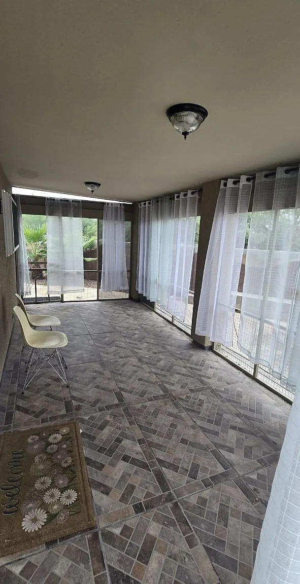 3 bed, 2.5 bath, 2200 sqft, $2,500 — Photo 3