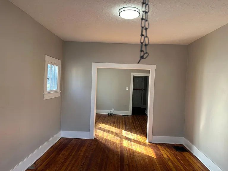 310 W Kenton St — Photo 3