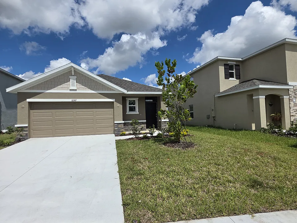 32387 Weathered Oak Dr