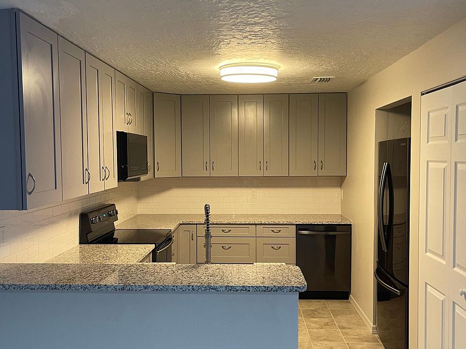 Kitchen / Laundry Area