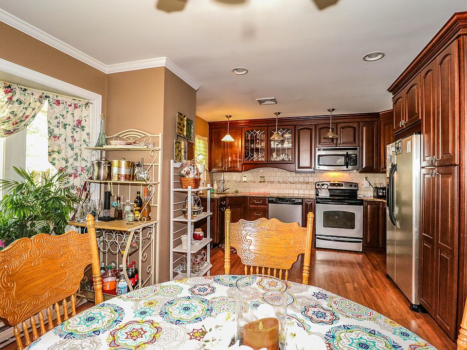 1st image of 583B Lake Point Dr