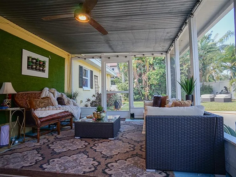 328 Carl Ave — Photo 4