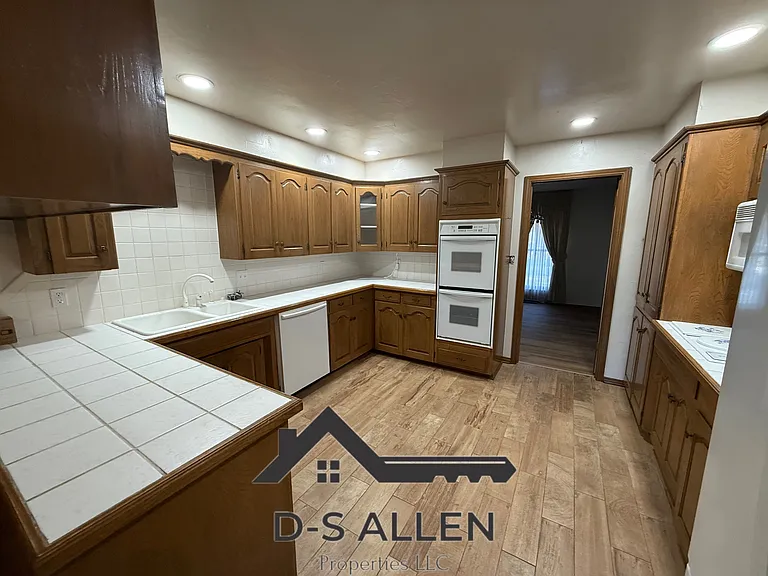212 Meadowdale Dr — Photo 4