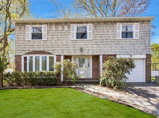 10 Tulipwood Dr, Commack, NY