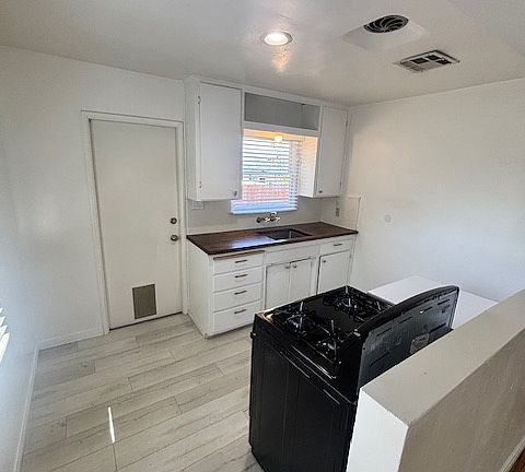 2nd image of 11134 Yardley Pl #1