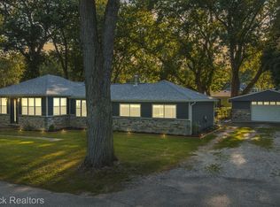 4528 Bethune Ct, West Bloomfield, MI
