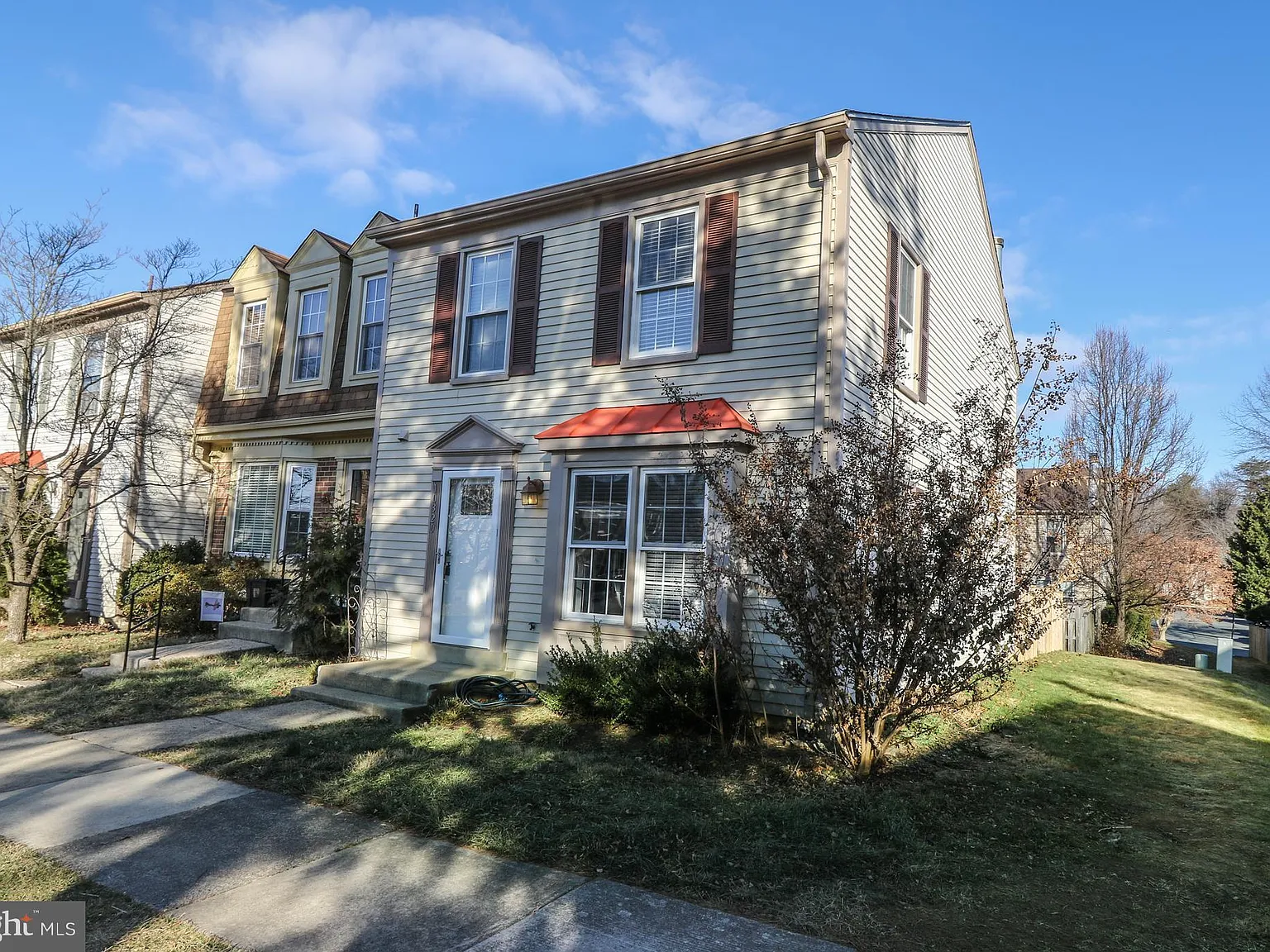3 bed, 2.5 bath, 1717 sqft, $3,000 — Photo 1