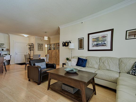 3rd image of 22150 Dewdney Trunk Rd #407