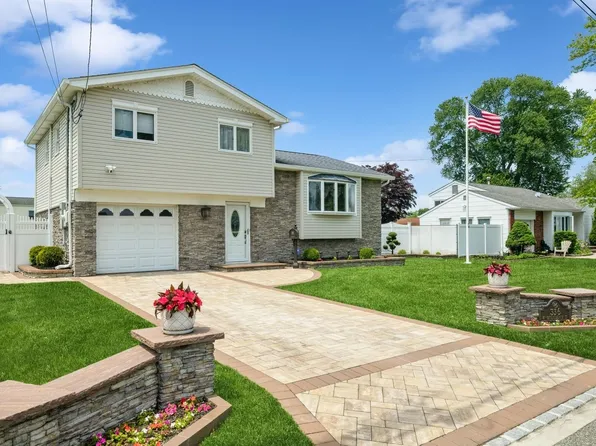 336 W 17th Street, Deer Park, NY 11729