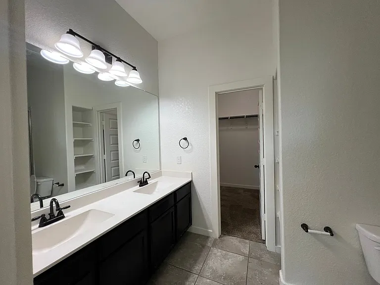 2243 Avery Vlg — Photo 19