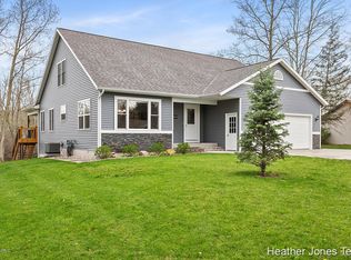 10649 Wildwood Dr, Greenville, MI 48838