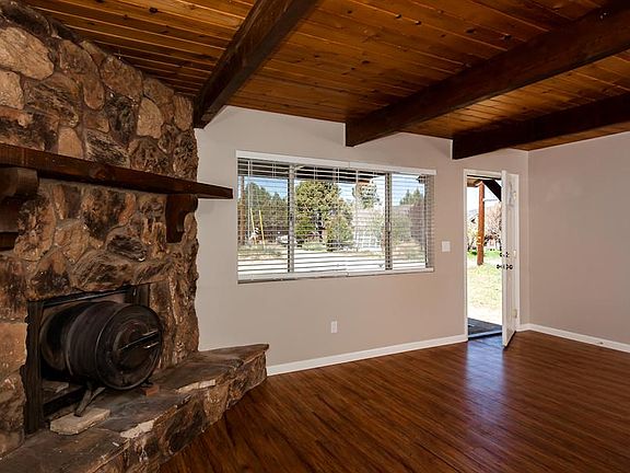 4th image of 952 Willow Ln