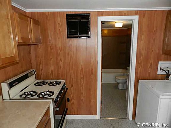 3rd image of 6058 Junior Cres