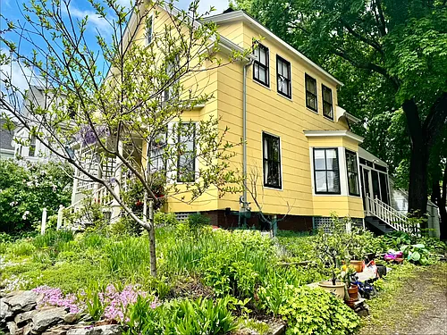 31 Sawyer St Photo 1