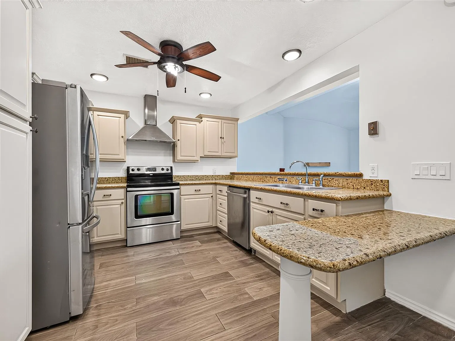 4 bed, 2.0 bath, 1854 sqft, $1,950 — Photo 3
