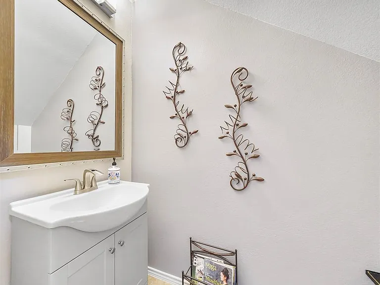 17023 Canosa Dr — Photo 16