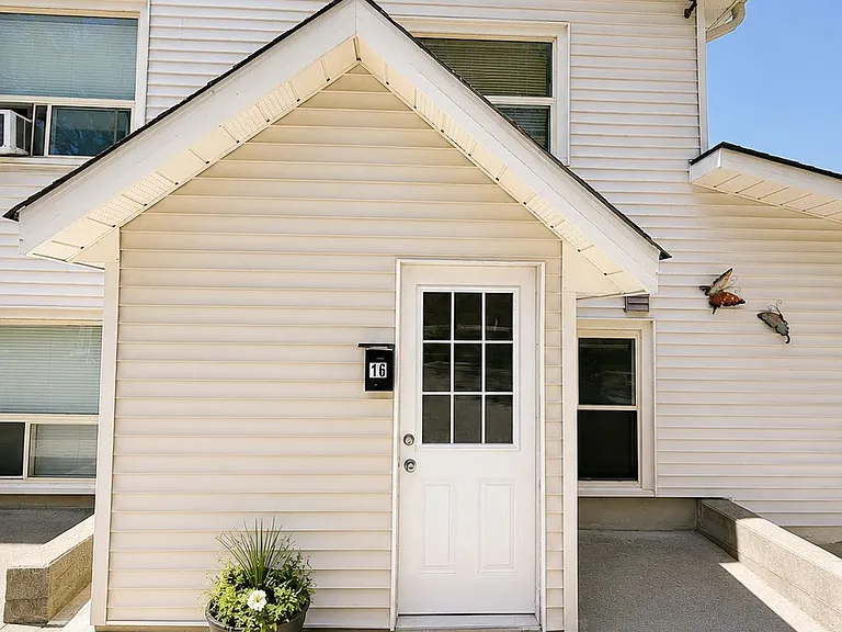 220 Gordon St #16 — Photo 2