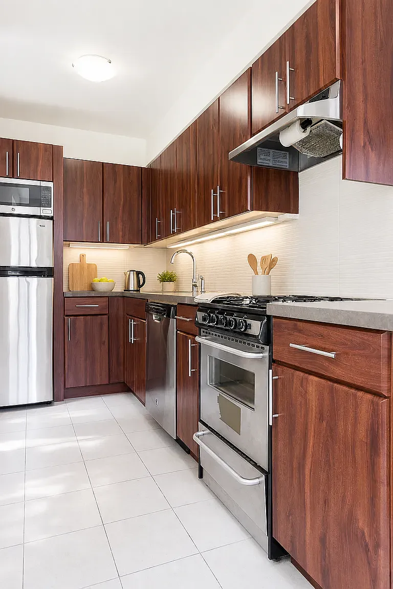 35 East 35th Street — Photo 3