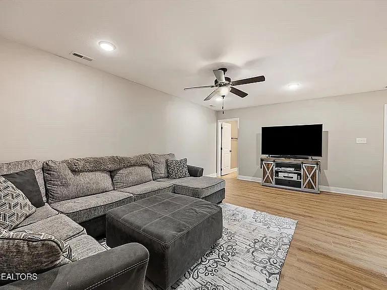 7931 Poplar Grove Ln — Photo 27