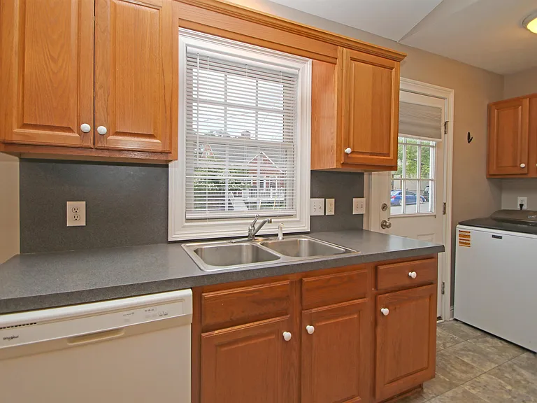 438 W Market St — Photo 9