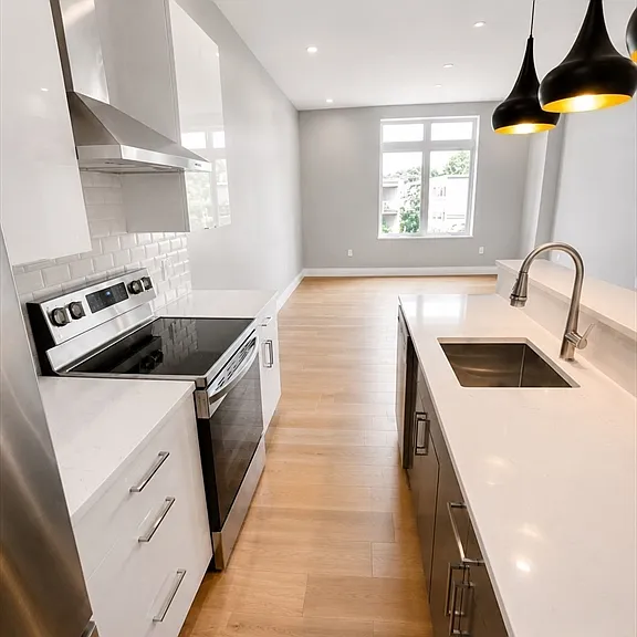 60 Cross St E #308 — Photo 3