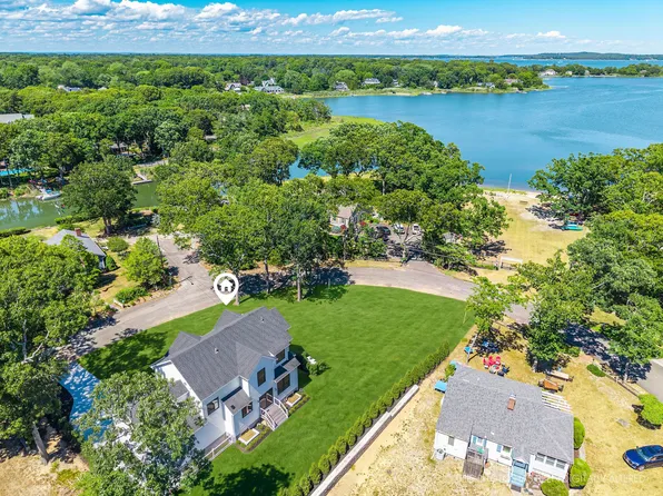 1700 Smith Dr S, Southold, NY 11971